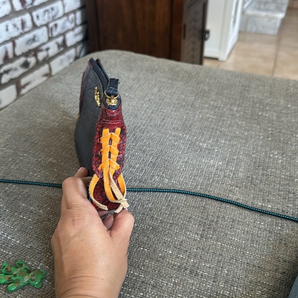 EUC Holii Clutch purchased in India perfect size wristlet - Picture 6 of 6